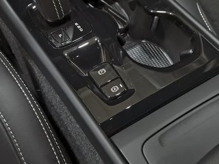 Volvo XC40 2.0 B3 G R-Design Auto