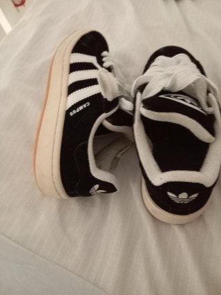 Zapatillas Adidas niño negras y blancas