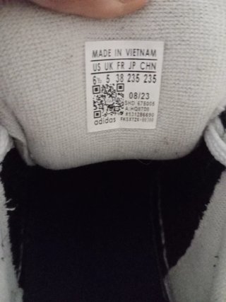 Zapatillas Adidas niño negras y blancas