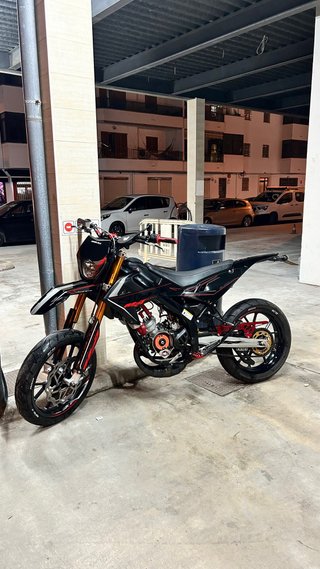Rieju MRT Pro 2023 Supermotard Negra/Roja