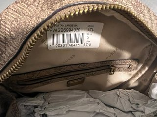 Mochila Guess Logo Monogram Marrón