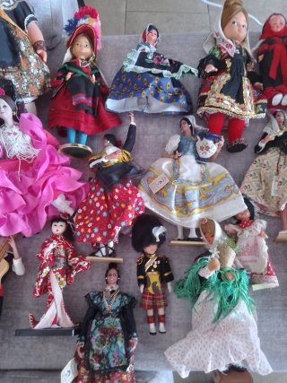 Lote Muñecas Antiguas Vestidos Tradicionales