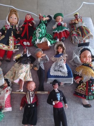 Lote Muñecas Antiguas Vestidos Tradicionales