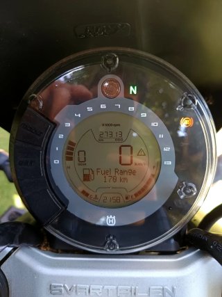 Husqvarna Svartpilen 401 Negra/Plata