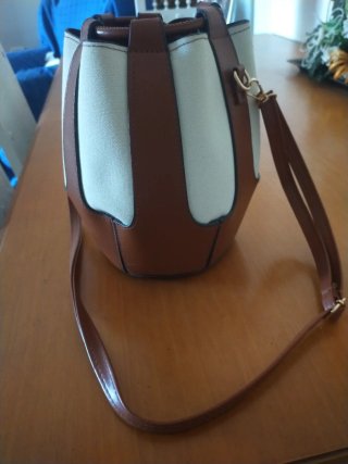 Bolso de mano y hombro blanco y marrón