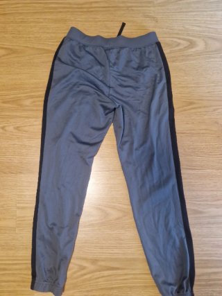 Chándal Under Armour gris niño Talla L