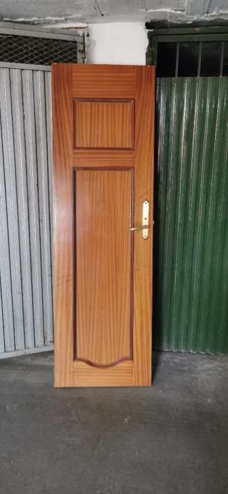 Puerta de madera interior