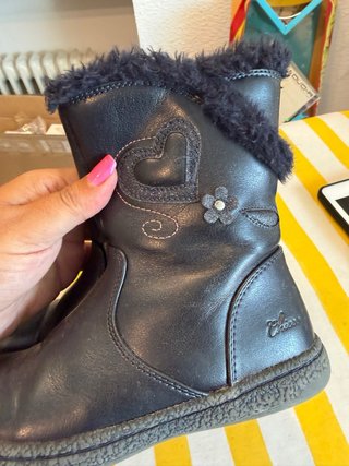 Botas niña rosa y negras casi sin uso