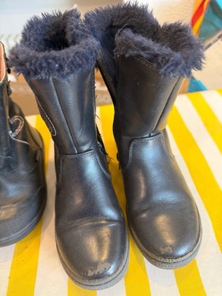 Botas niña rosa y negras casi sin uso