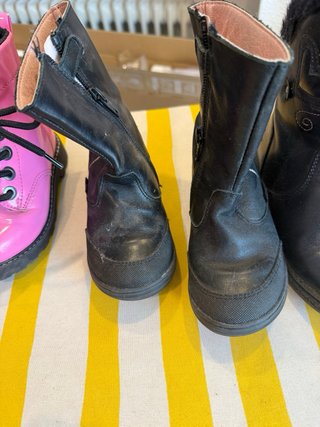 Botas niña rosa y negras casi sin uso