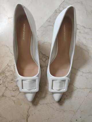 Zapatos de tacón blancos Ideal Shoes
