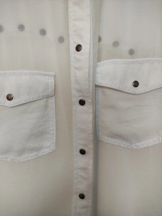 Camisa Mango Blanca Transparencia y Tachuelas
