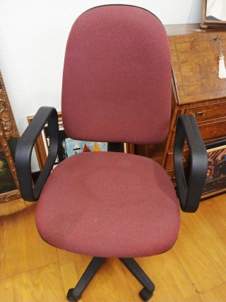 Silla de escritorio giratoria con apoya brazos