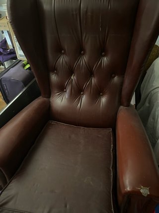 Sillón orejero de piel y tela. Tengo 2