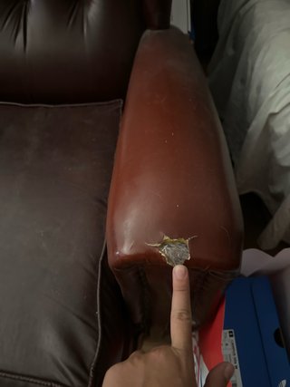 Sillón orejero de piel y tela. Tengo 2