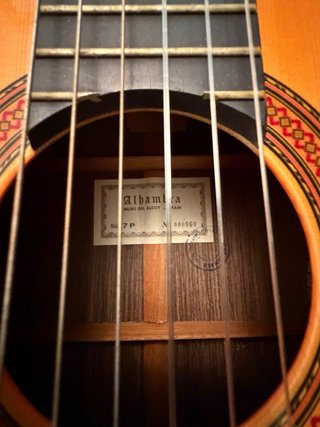Guitarra Alhambra 7P con estuche