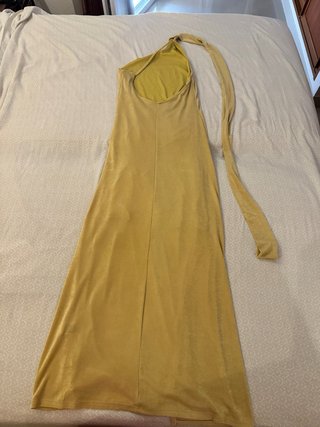 Vestido de invitada amarillo