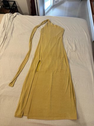 Vestido de invitada amarillo