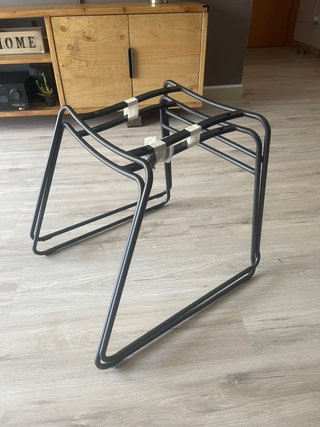 Estructura de silla metálica negra