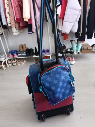 Maleta de ruedas Imaginarium azul y roja