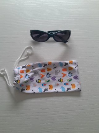 Gafas de sol con funda de animales