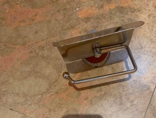 Accesorios de baño de acero inoxidable y madera