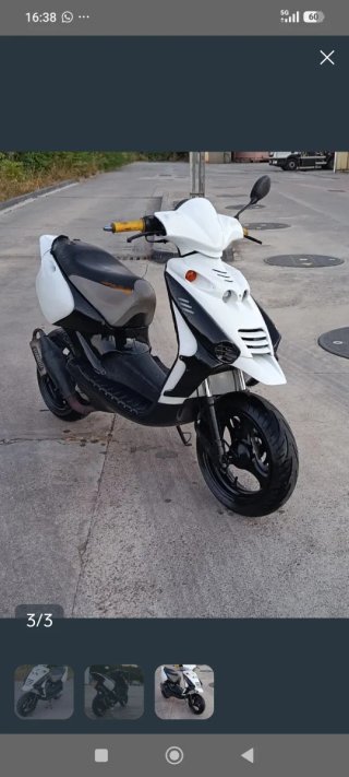Beta Ark Scooter Negra y Blanca