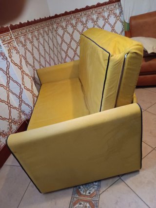 Sofá cama amarillo 5 meses de uso