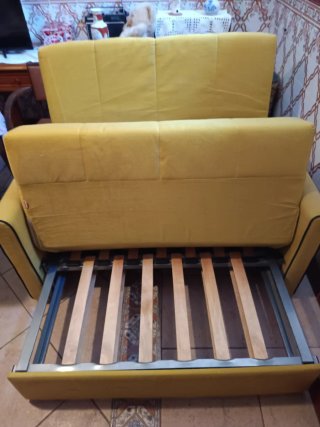 Sofá cama amarillo 5 meses de uso
