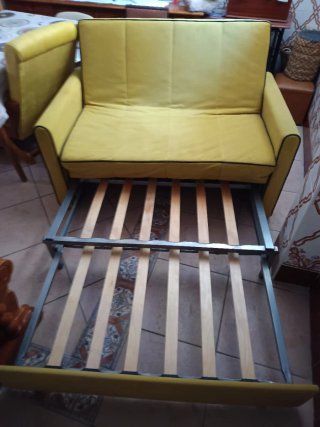 Sofá cama amarillo 5 meses de uso