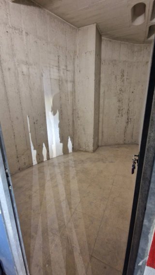 Plaza de garaje con trastero