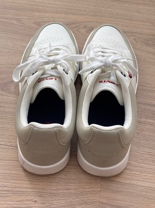 Zapatillas Levi's Blancas y Beige