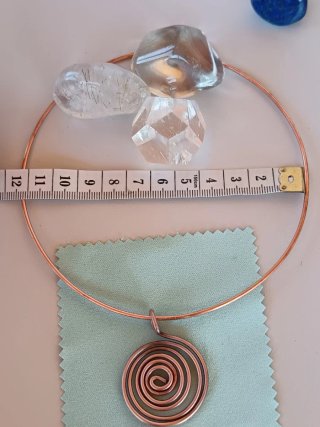 Gargantilla cobre con colgante espiral
