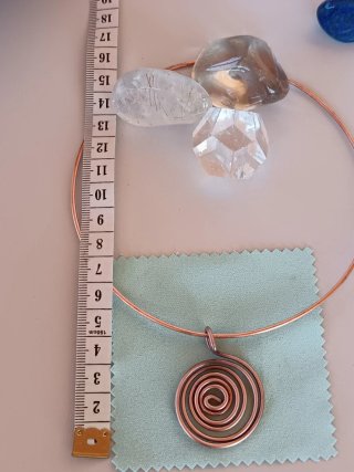 Gargantilla cobre con colgante espiral