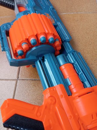 Nerf Elite 2.0 Shockwave RD-15 + 25 Dardos