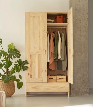 Armario de madera natural con cajón
