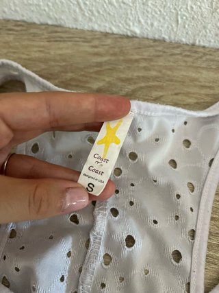 Vestido blanco calado sin mangas