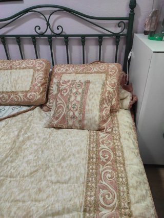 Colcha/Edredón Beige y Rosa para cama 135 ,