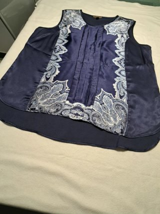 Blusa Cortefiel azul y blanca satinada