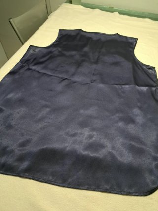 Blusa Cortefiel azul y blanca satinada