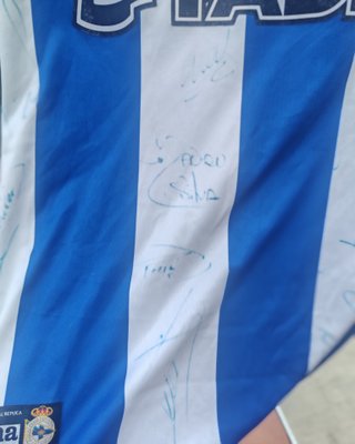 Camiseta de Valerón firmada por varios jugadores