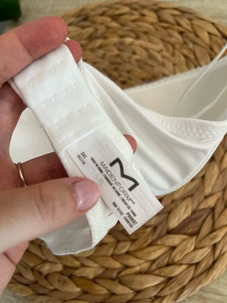 Sujetador blanco con tirantes