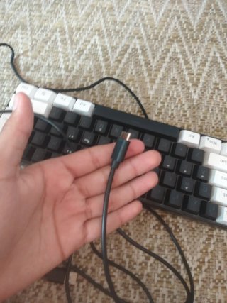 Teclado Gaming Compacto Negro y Blanco