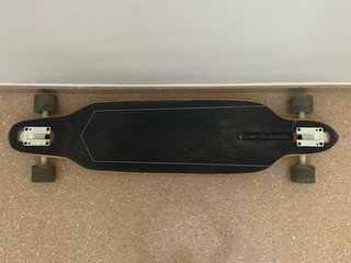 Longboard con casco y protectores XL