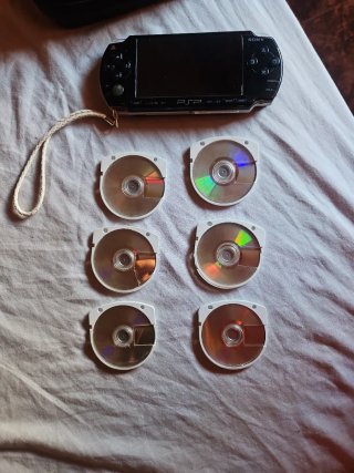 PSP Nera + 6 Giochi e caricabatterie originale!