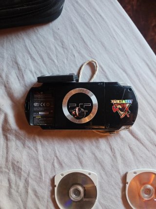 PSP Nera + 6 Giochi e caricabatterie originale!