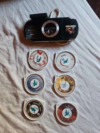 PSP Nera + 6 Giochi e caricabatterie originale!