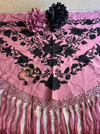 Mantón Flamenco Bordado Negro y Rosa
