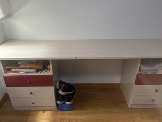 Habitación juvenil completa con armario y colchón