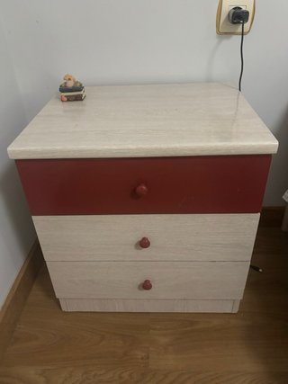Habitación juvenil completa con armario y colchón